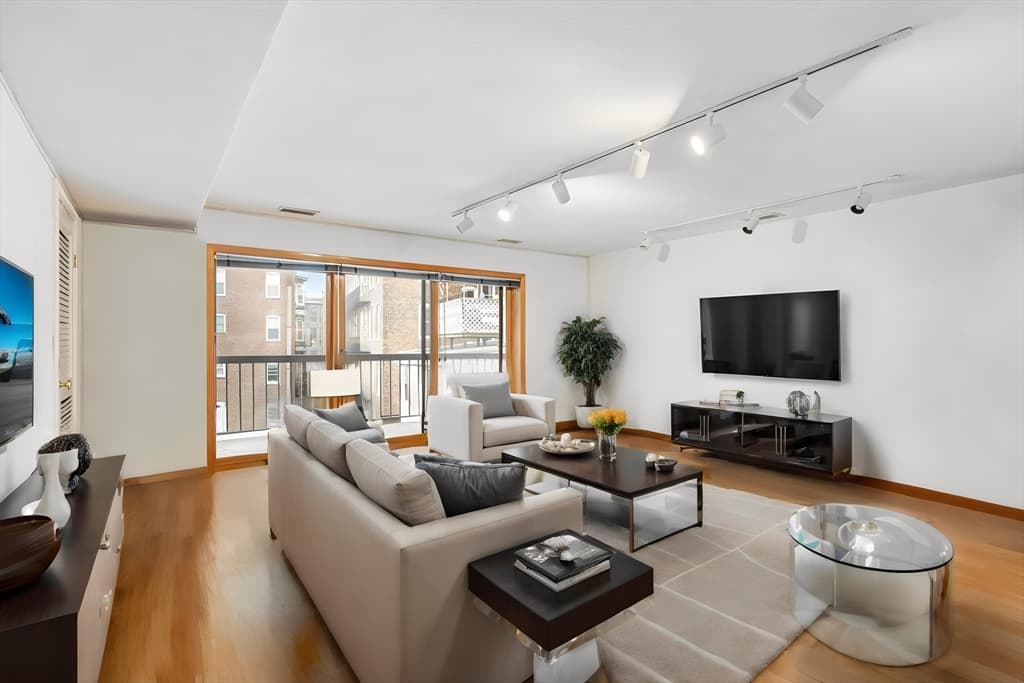 77 Salem St #5B photo 2