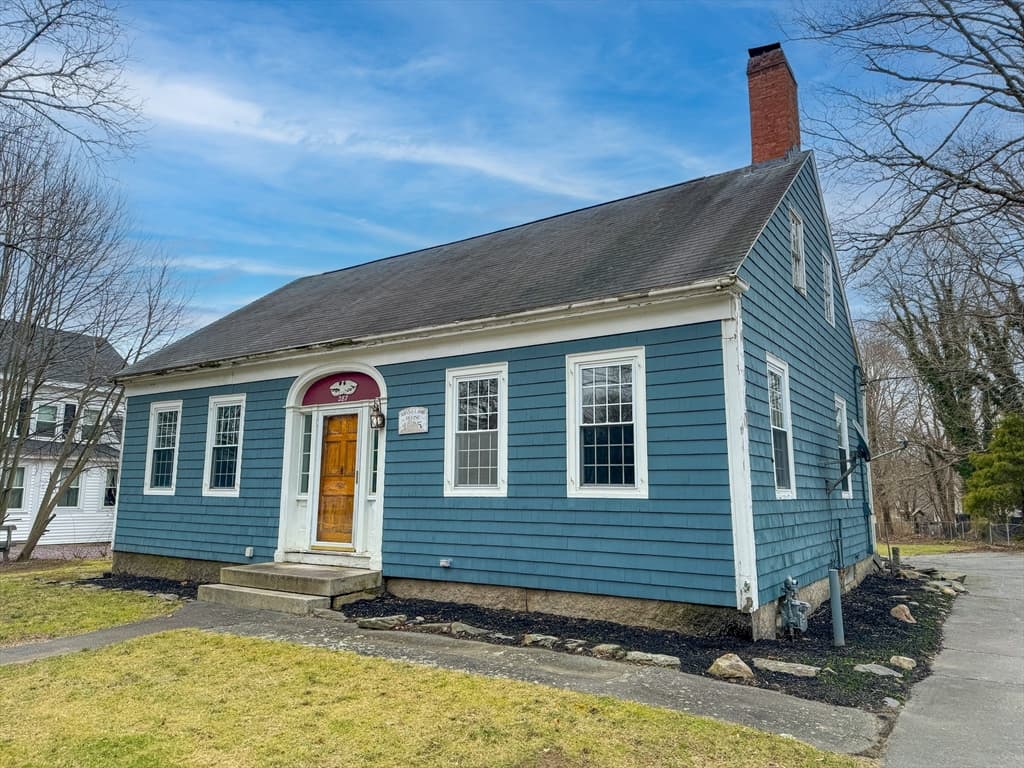 287 N Main St photo 3