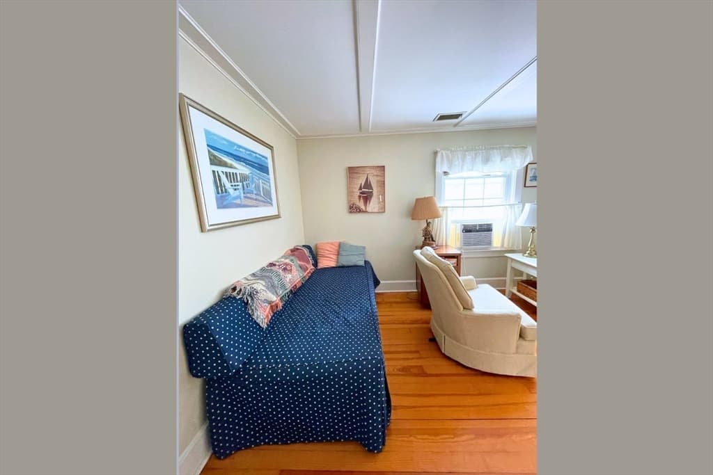 48 Angelica Ave photo 3