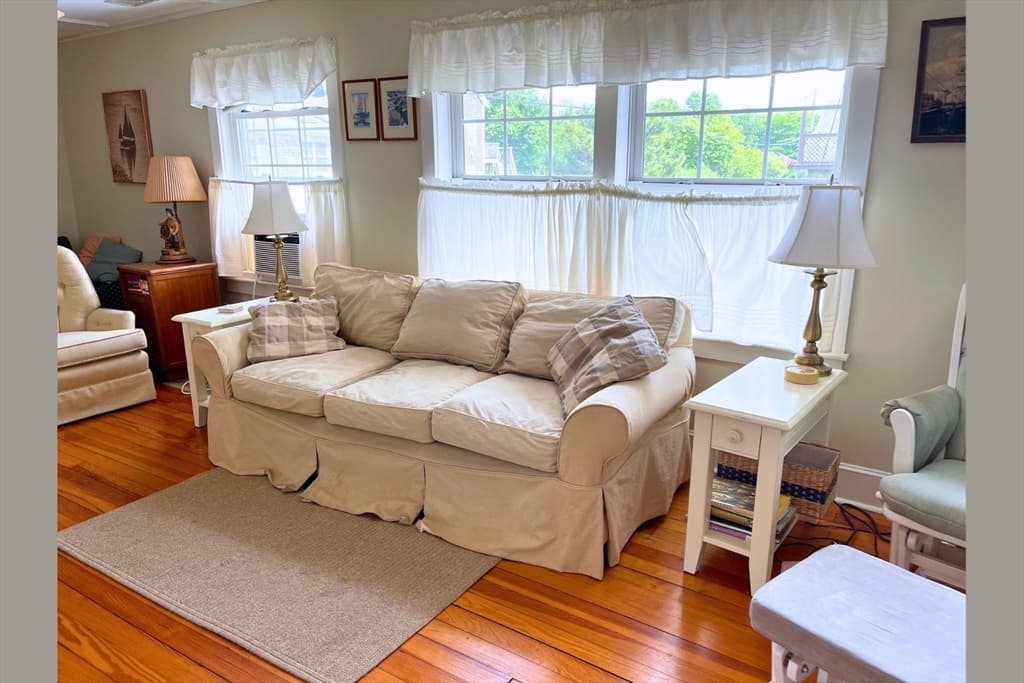 48 Angelica Ave photo 5