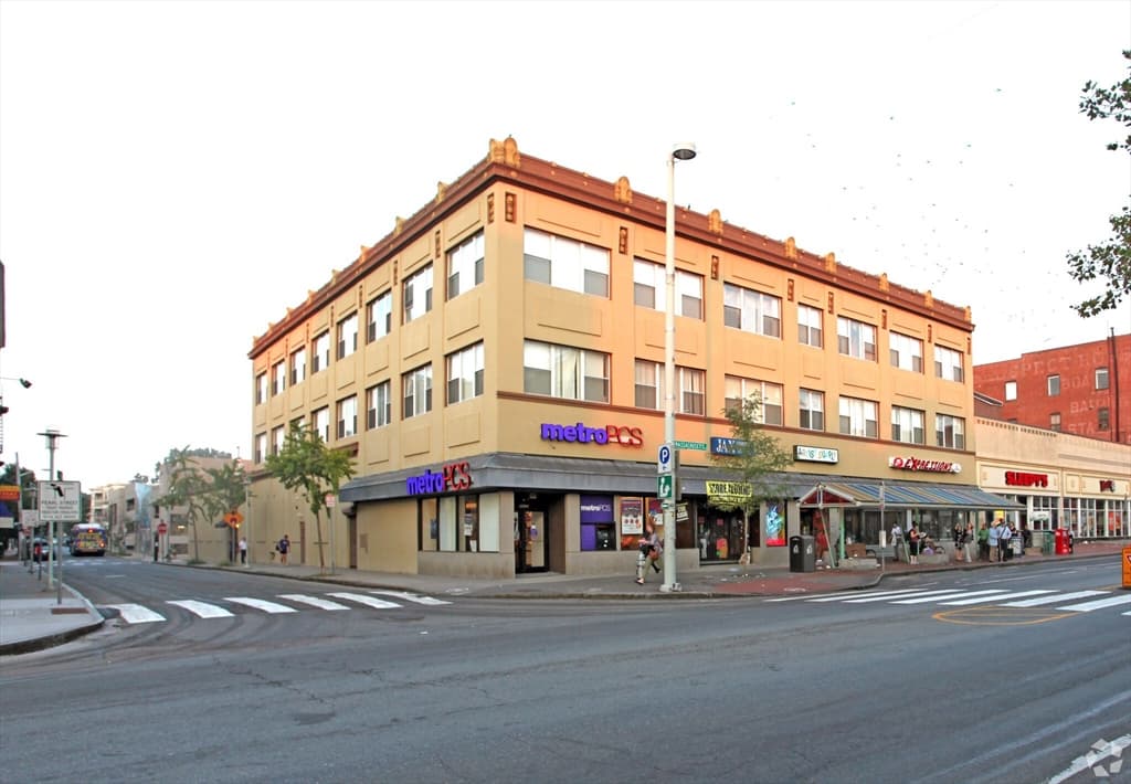 576 Massachusetts Ave