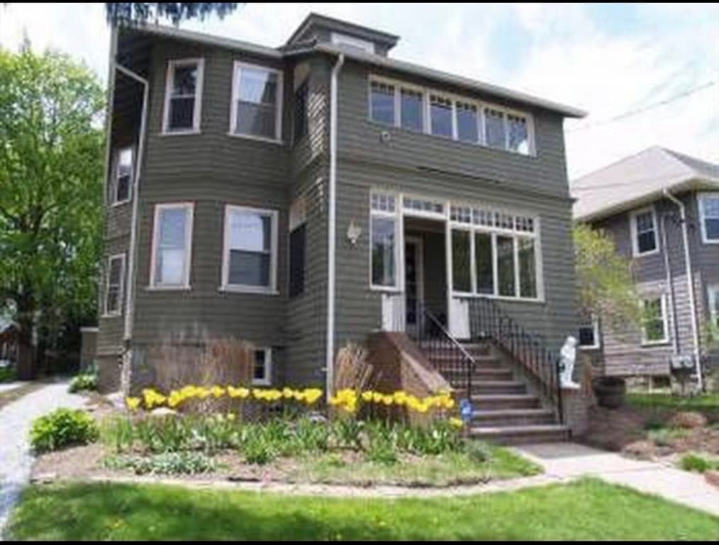 52 Clement Ave #1