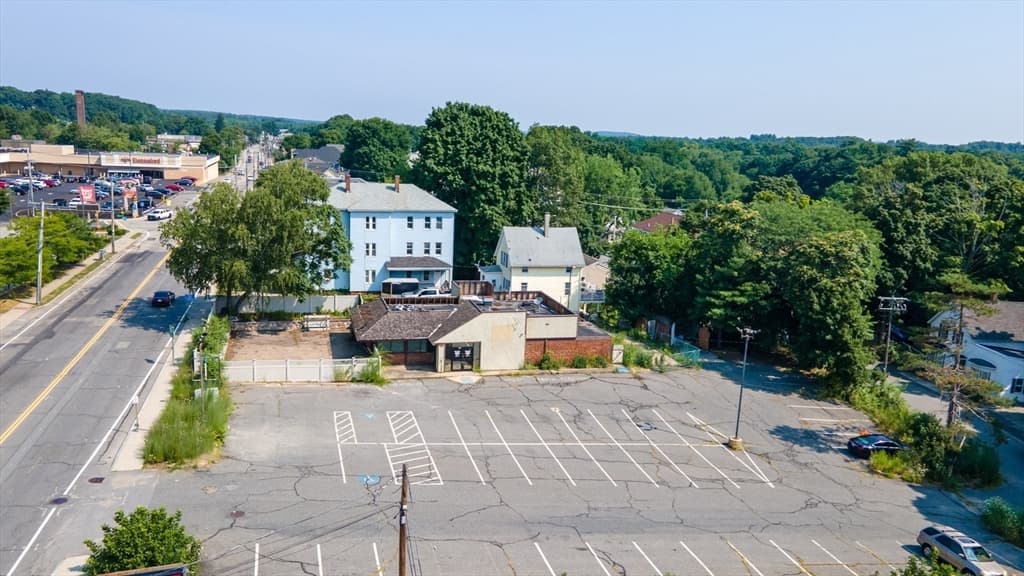 675 Main St photo 5