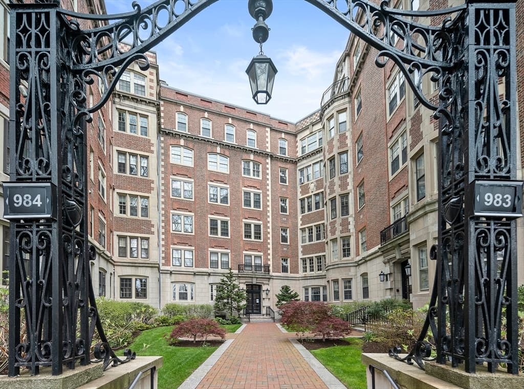 984 Memorial Drive #304
