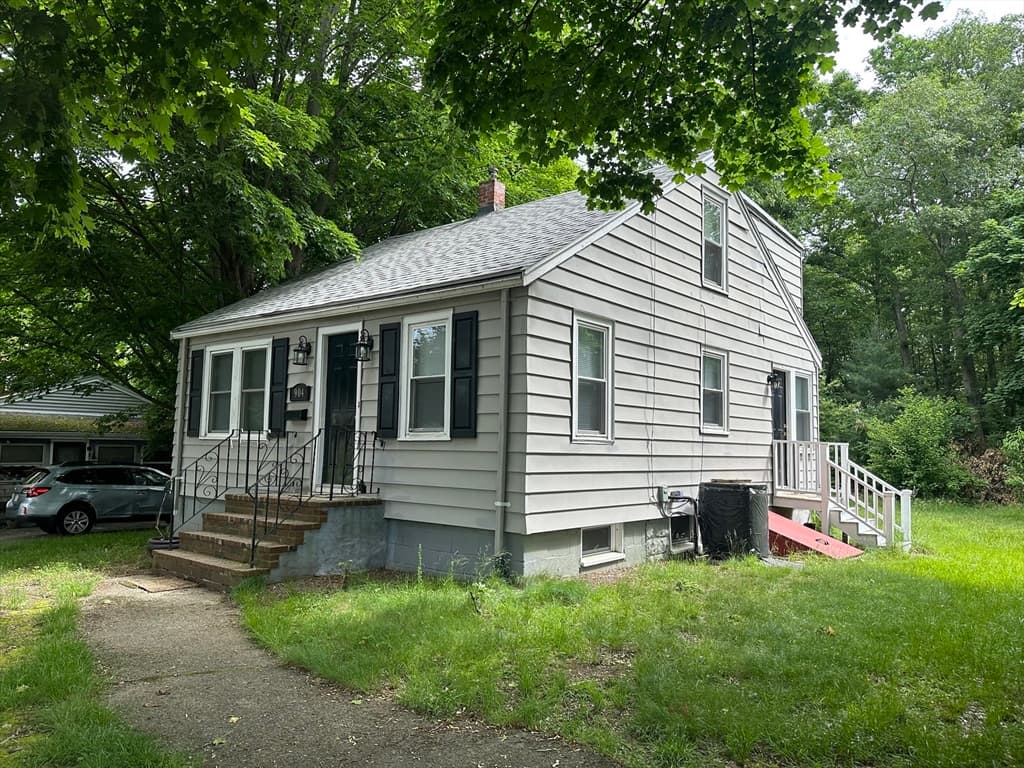 904 Middle St