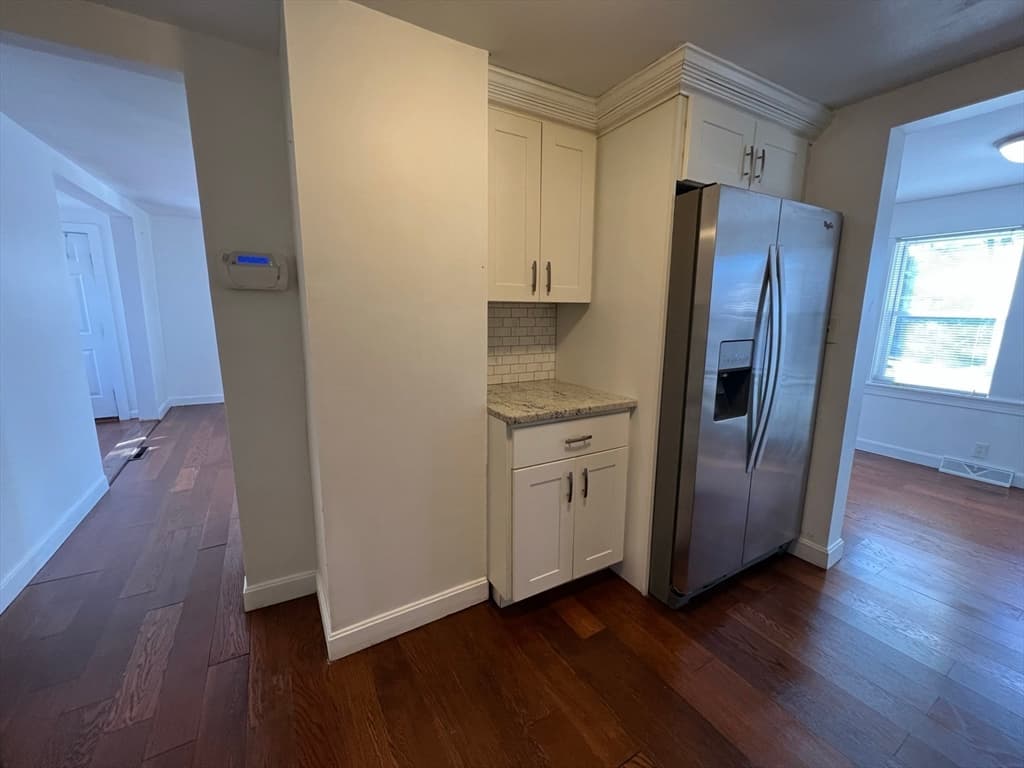 904 Middle St photo 5