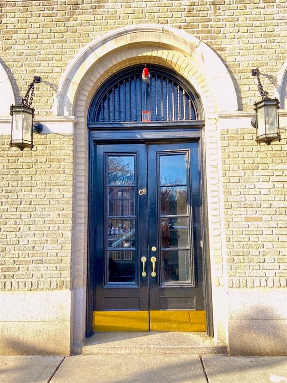 68 Beacon St #2E photo 2