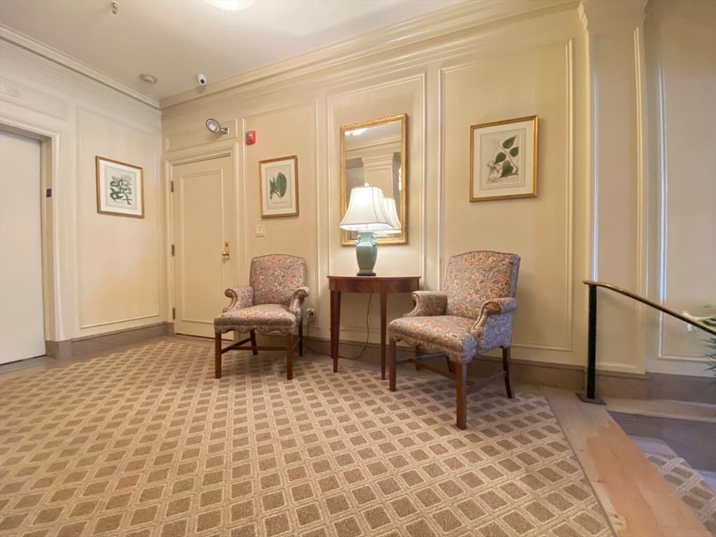 68 Beacon St #2E photo 3