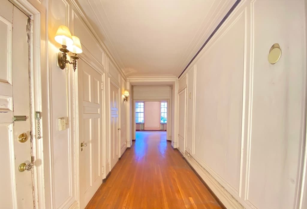68 Beacon St #2E photo 5