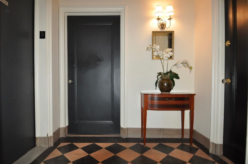 68 Beacon St #2E photo 4