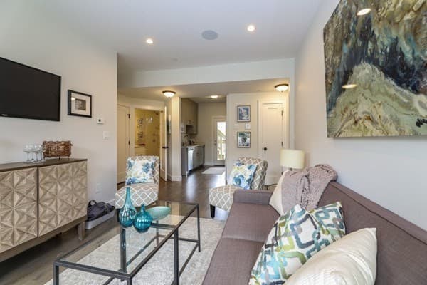 45-47 Clement Avenue photo 3