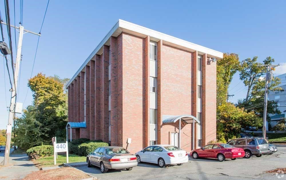 440 Totten Pond Rd