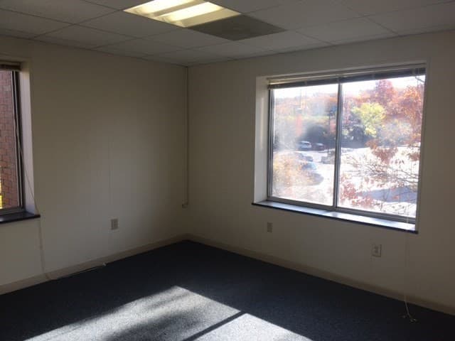 440 Totten Pond Rd photo 4