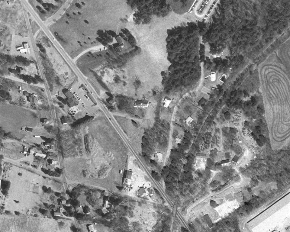 468 Main St photo 2