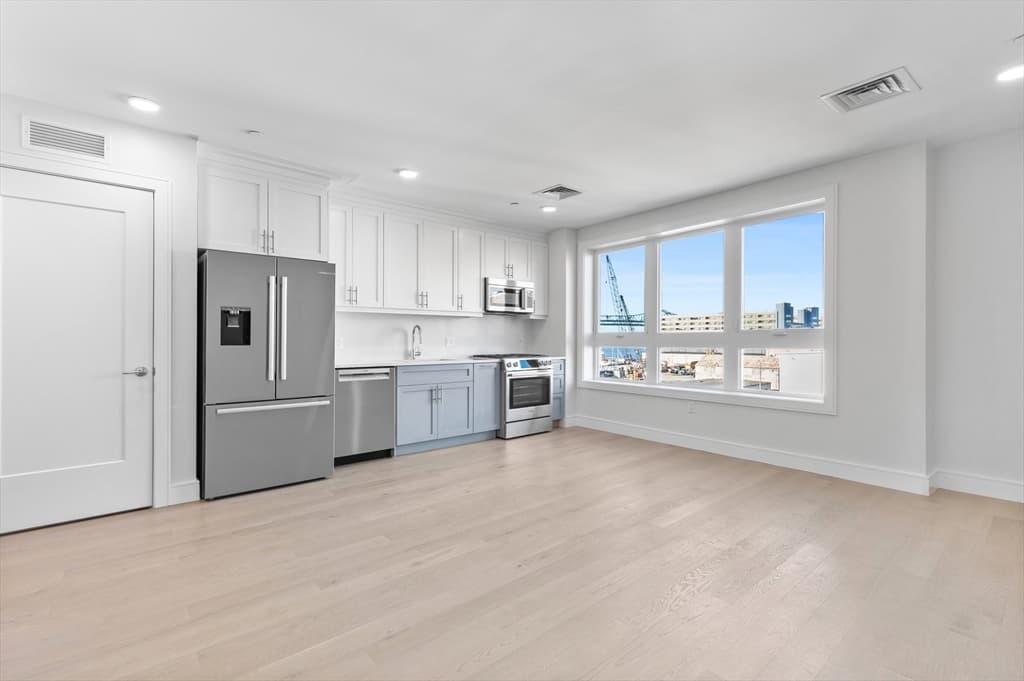 301 Border Street #401 photo 2