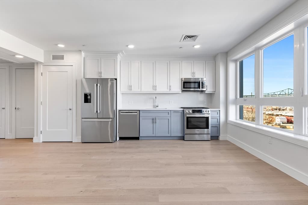 301 Border Street #401 photo 3