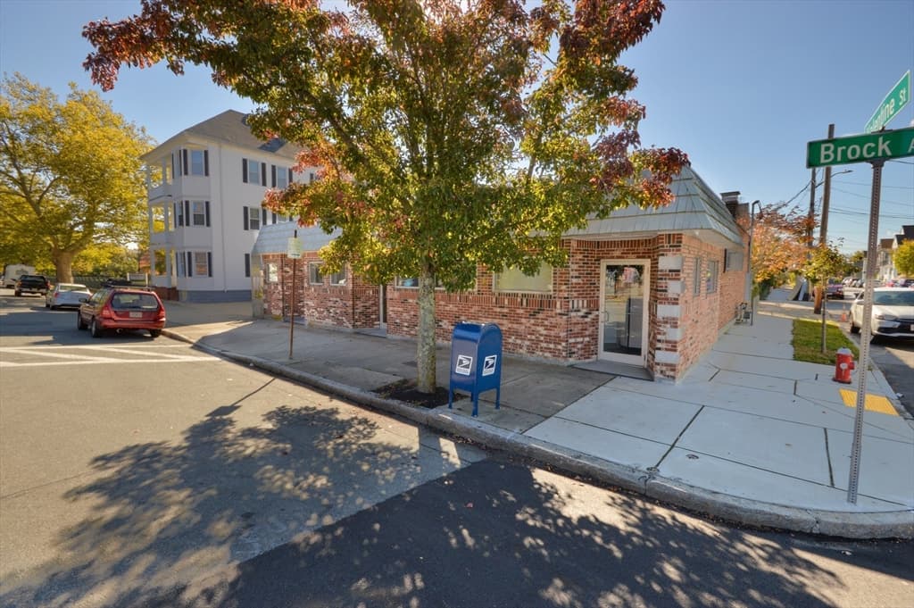 617-623 Brock Ave photo 3