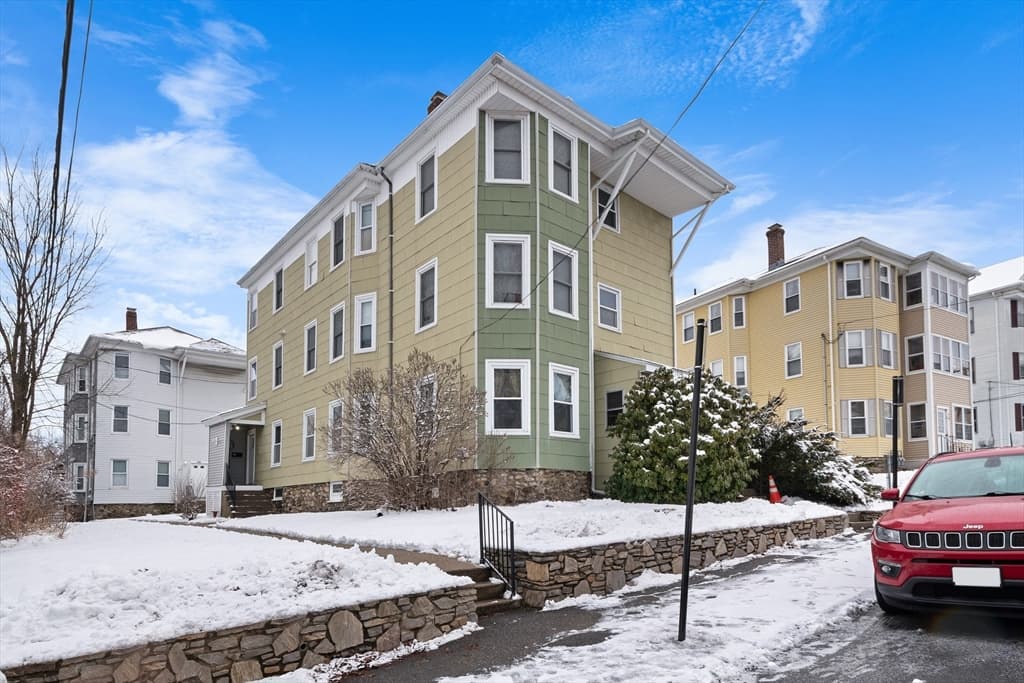 15/15A King Philip Rd