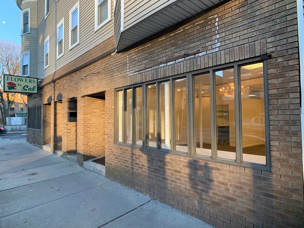 722 Cambridge St photo 3