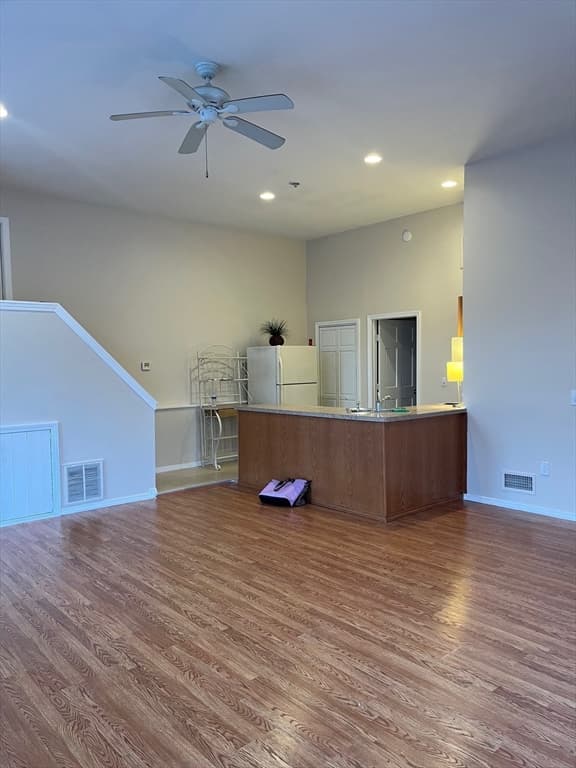 202 Lakeside Rd #1 photo 4
