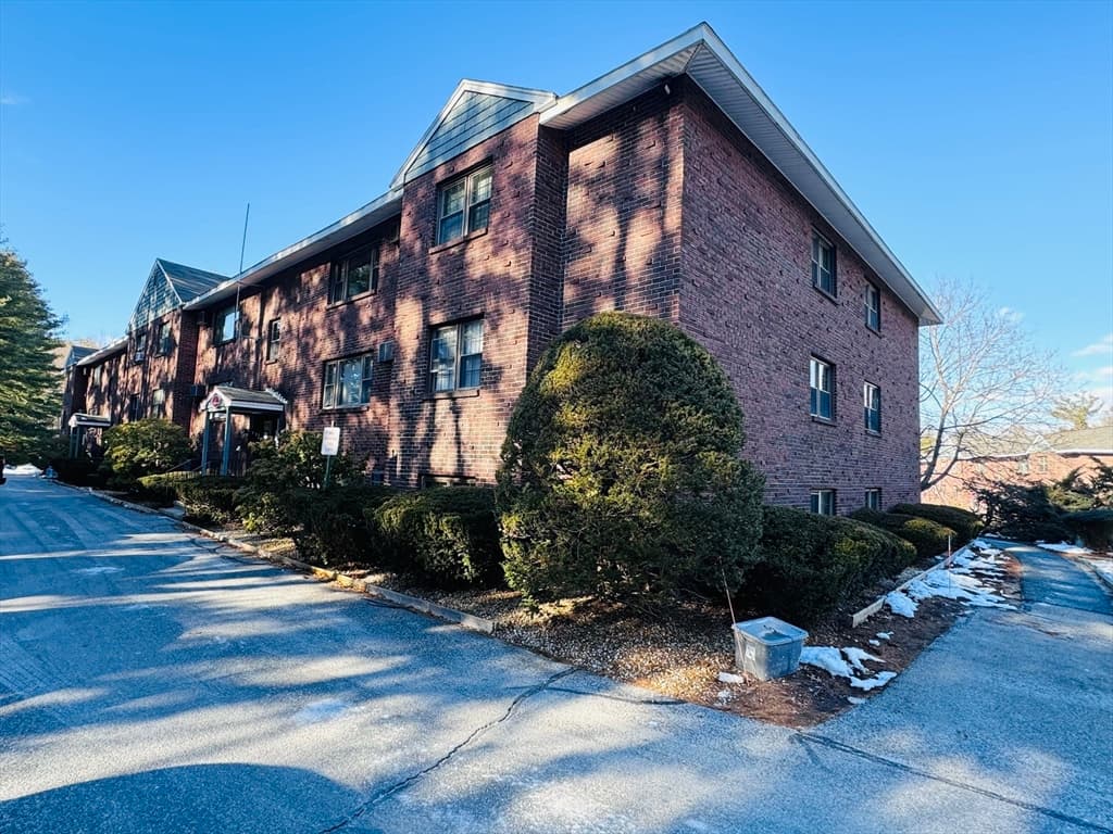 61 Spencer Rd #14i