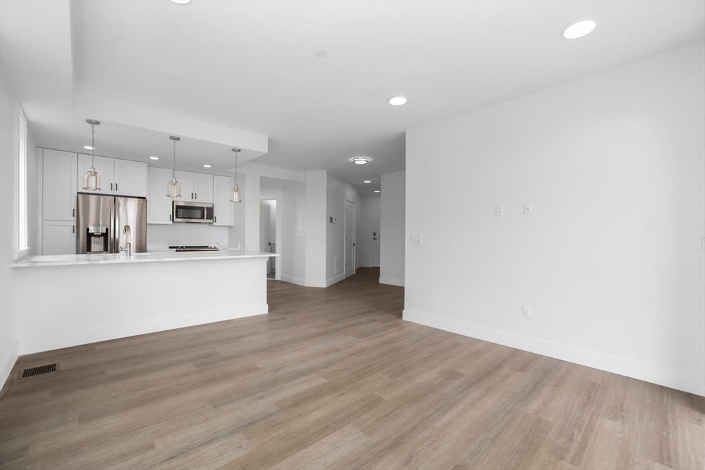 64 Alpine St #304 photo 5