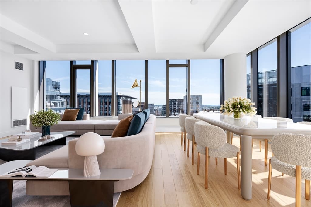 131 Seaport Blvd #PH-2B photo 2