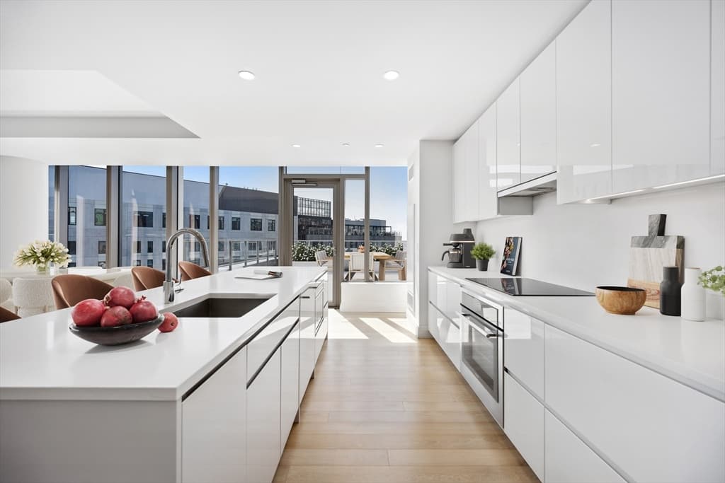 131 Seaport Blvd #PH-2B photo 3