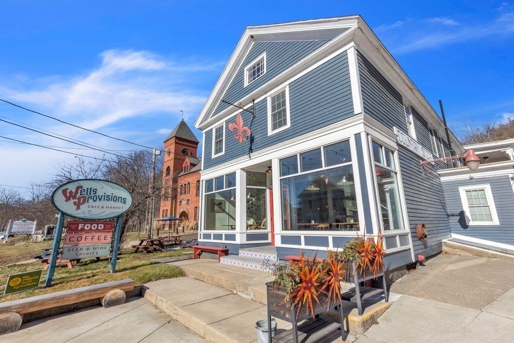 159 Main St
