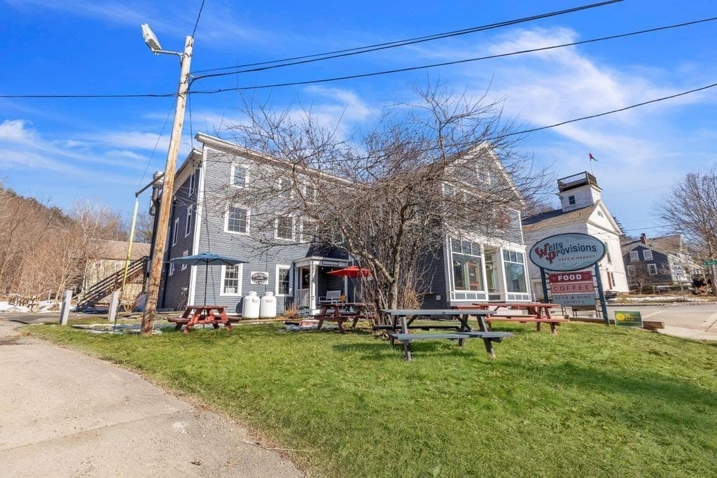 159 Main St photo 2