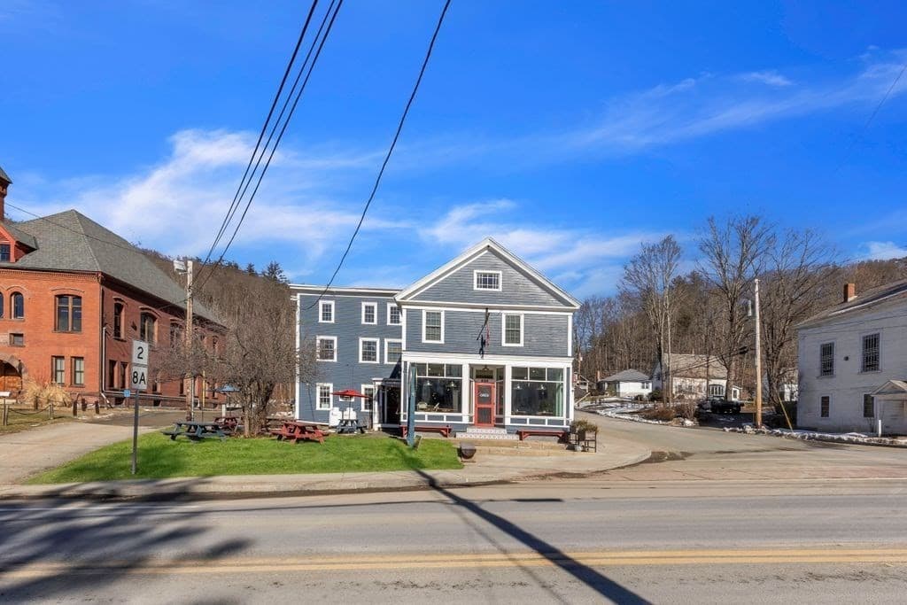 159 Main St