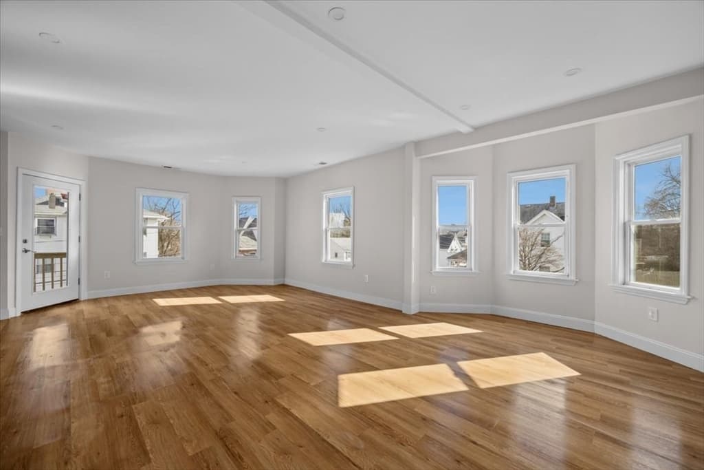 124 Glendower Rd #2 photo 3