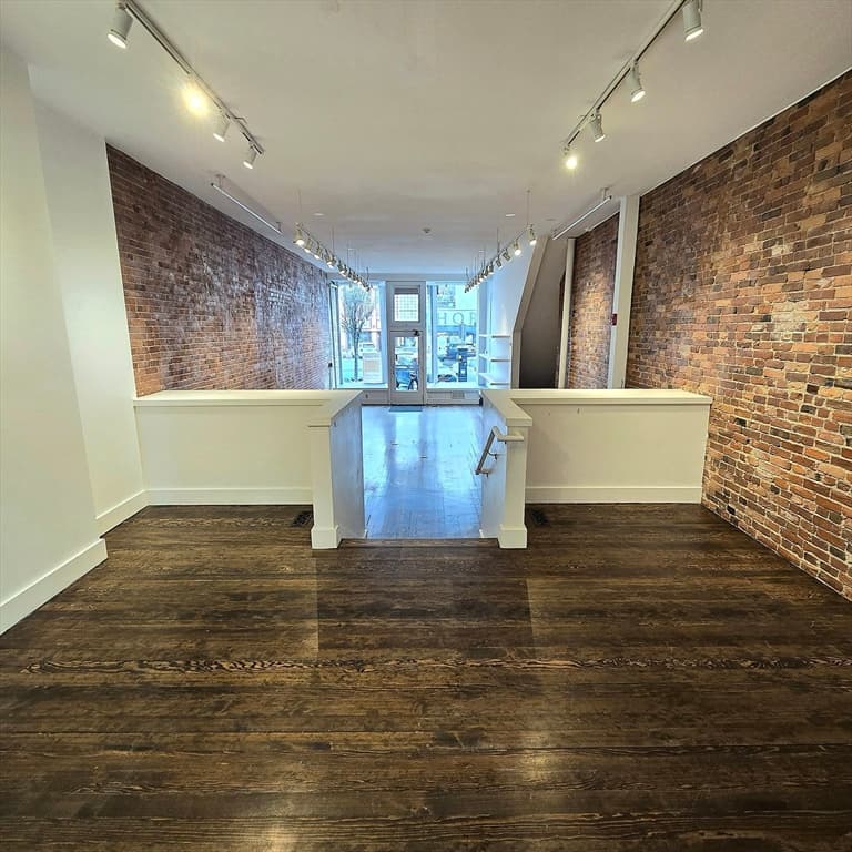 153 Main St photo 2