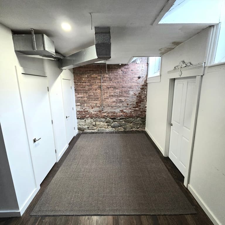 153 Main St photo 3