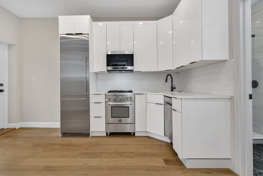 166 Salem Street #7 photo 3
