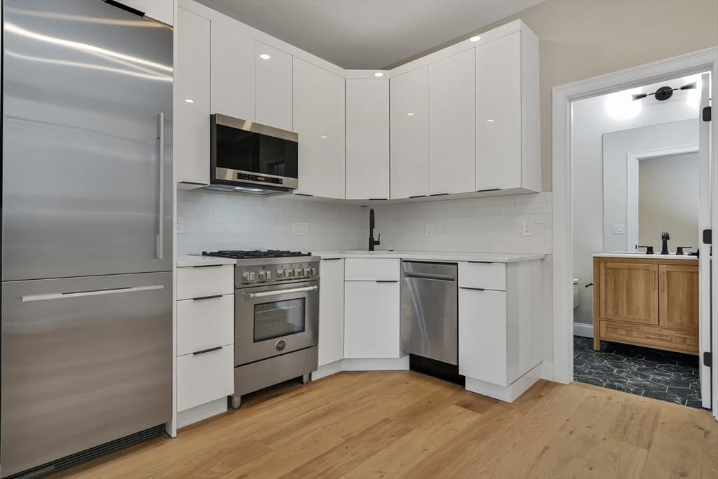 166 Salem Street #7
