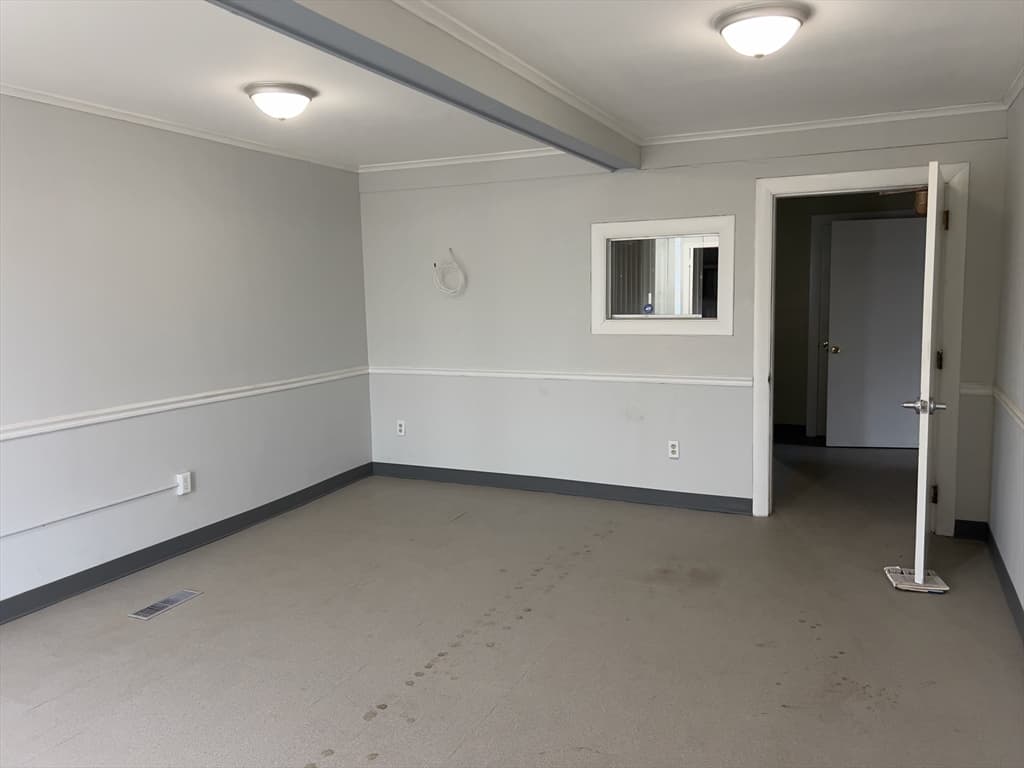 54 Winthrop St photo 5