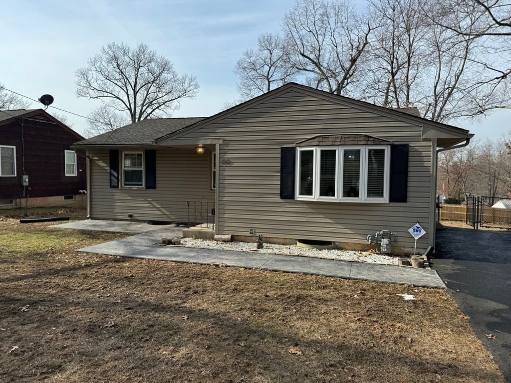 90 Hillside Dr photo 2