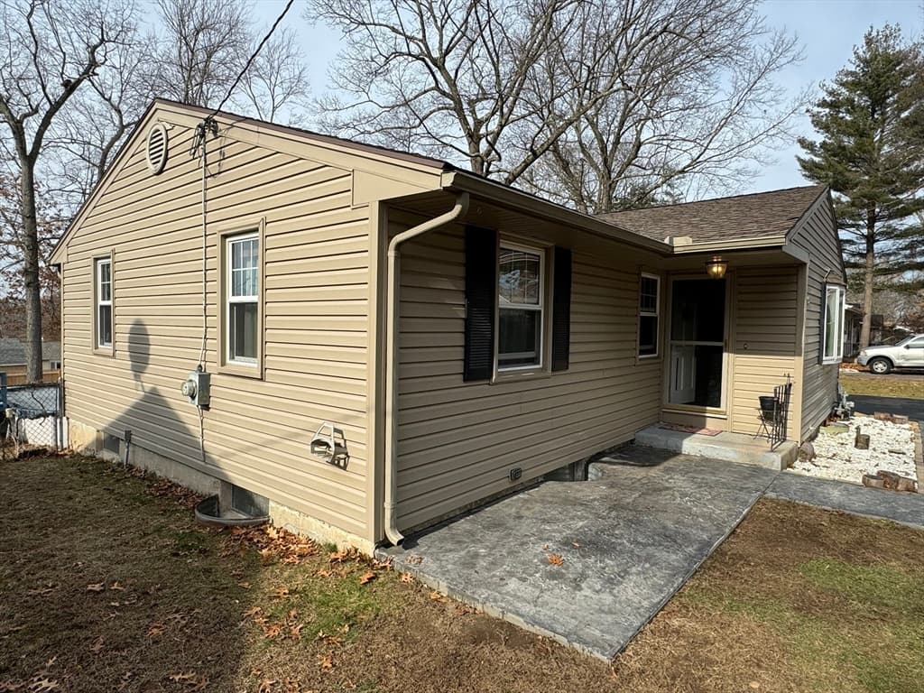 90 Hillside Dr photo 3