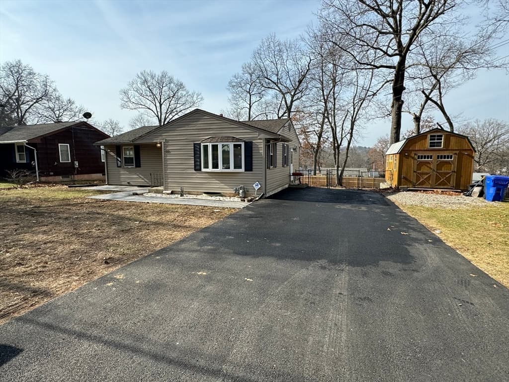 90 Hillside Dr photo 5