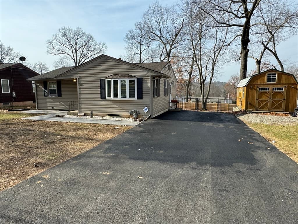 90 Hillside Dr photo 4