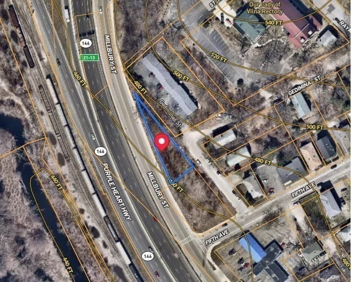 569 Millbury St photo 4