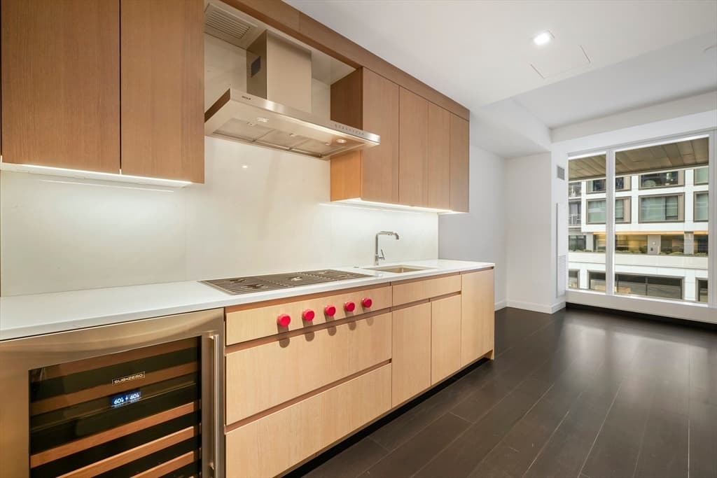 150 Seaport Blvd #5A photo 2