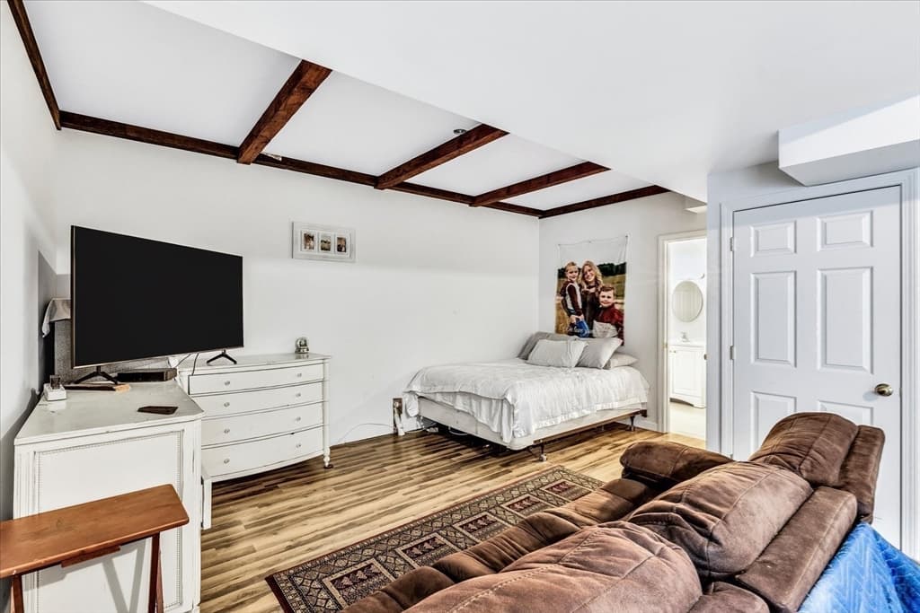 19 Chase Road photo 3