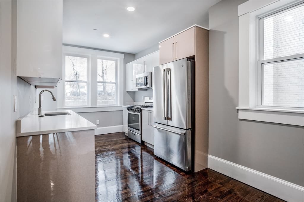 59 Strathmore Rd. #4 photo 3