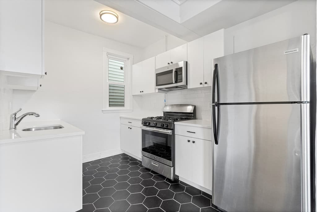 301 Hancock Street #2 photo 2