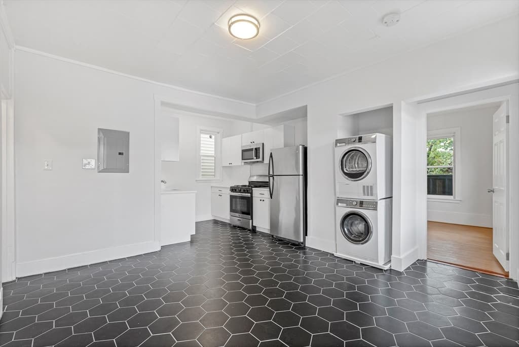 301 Hancock Street #2 photo 3