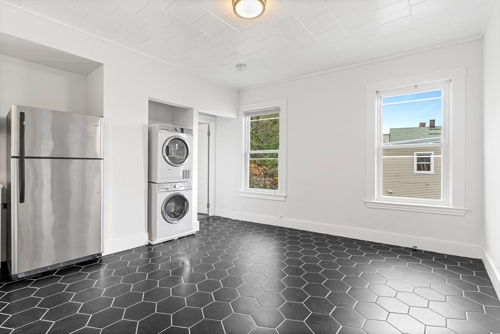 301 Hancock Street #2 photo 4