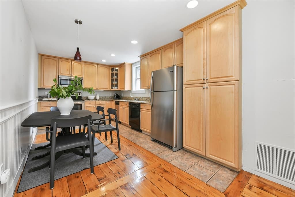 93 Dresser St