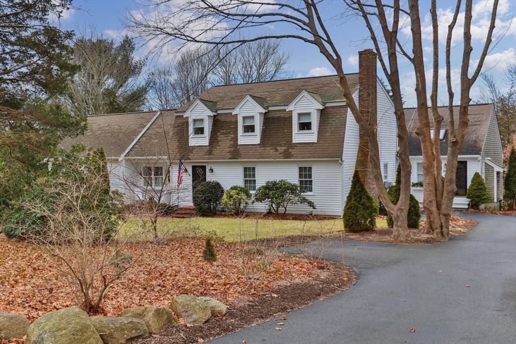 216 N Falmouth Highway photo 4